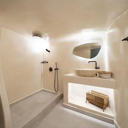 Splendid Santorini With Sea View And Hot Tub Villa